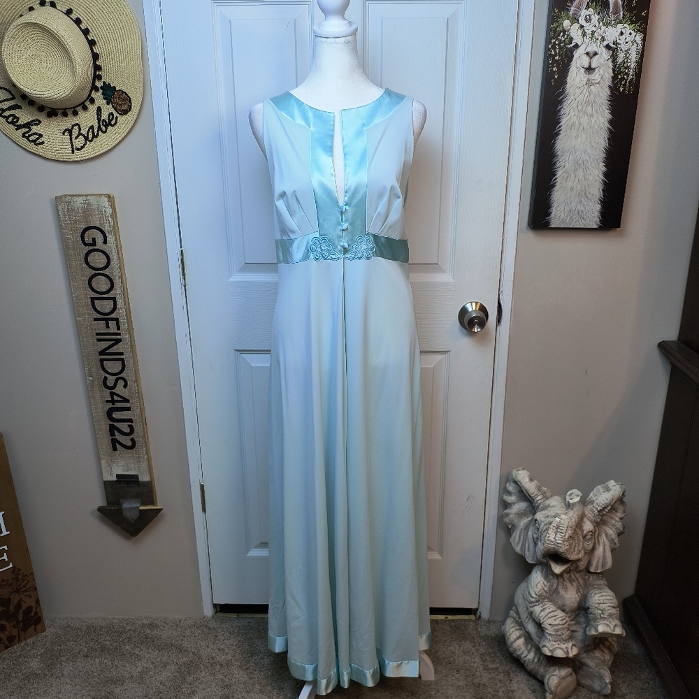 Stunning VINTAGE SLIP DRESS LINGERIE SILKY Baby Blue by GOSSARD ARTEMIS Medium